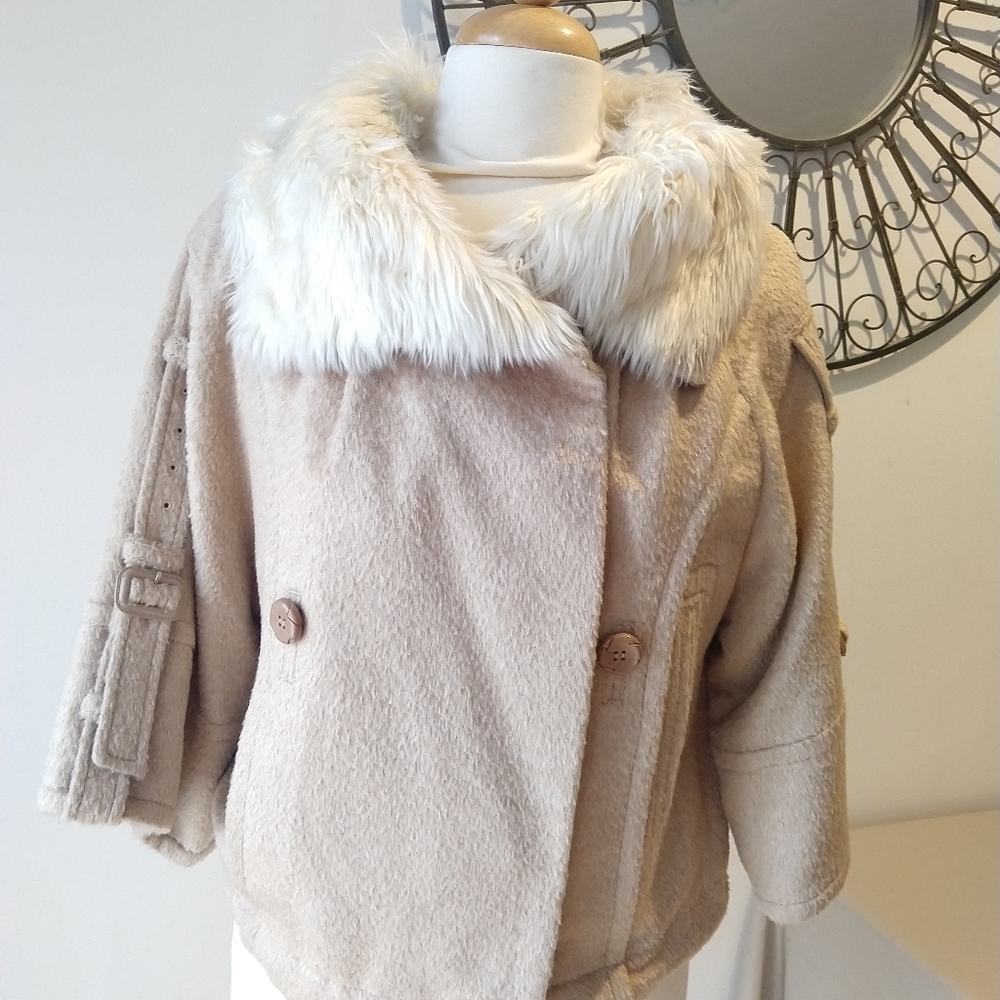 Coat with faux fur collar